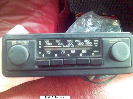 vand radiouri auto vechi radio unitra, bine, fost montate unele polski fiat 126.