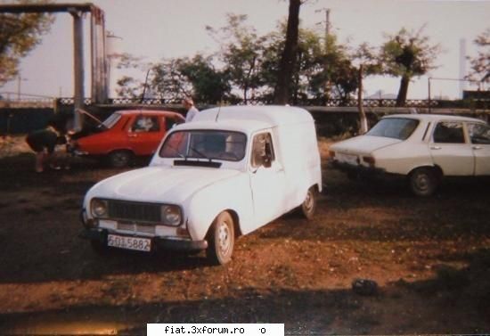 renault 4cv cred fost multe: anii dadea bine masina numai maii lideri partid aveau asa ceva obicei