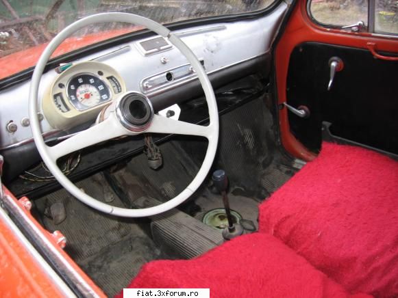 vand fiat 600d interiorul