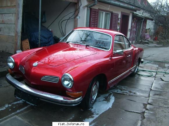 yeahhhh! mi-am luat karmann ghia '73 diagonala. stanga spate sub prelata sta fiatul