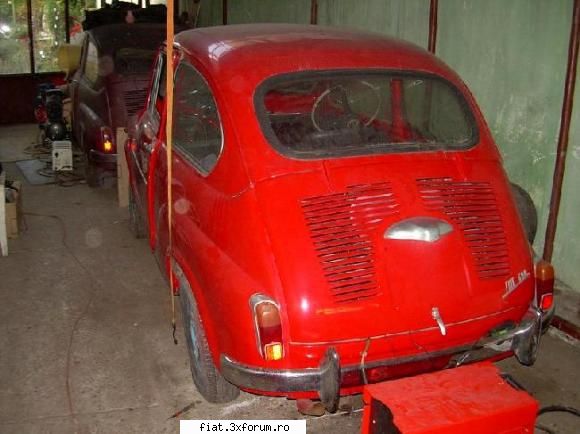 vand fiat 850 inca masina) da?crezi aduse(in special volanul mahon aripile taiate fac vreo 500-600