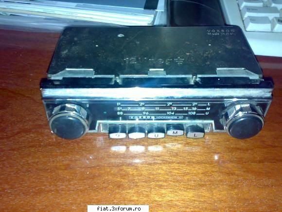 caut cumpar radiouri vechi numai! radio vechi carcasa cromata voxson -italy pentru cei interesati