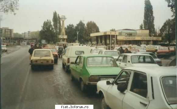 din cutia amintiri partea 1-a coada benzina, arad. imediat dupa revolutie. interesant volvo bmw-ul.