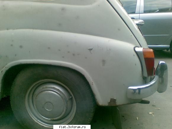 destul de originala fiat 600 in trafic, pe strazi, in hangare... si pe unde s-o mai ivi