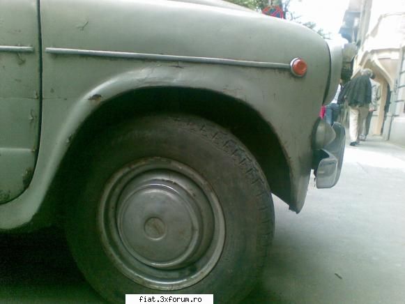 are linie masina fiat 600 in trafic, pe strazi, in hangare... si pe unde s-o mai ivi