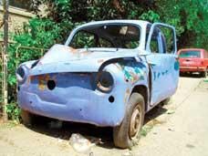 o epava adevarata fiat 600 in trafic, pe strazi, in hangare... si pe unde s-o mai ivi