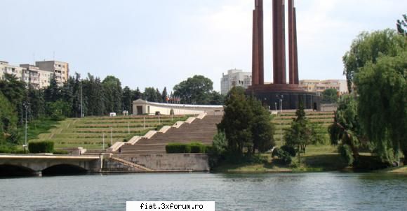 monumentul targul 29-31 mai in parcul carol