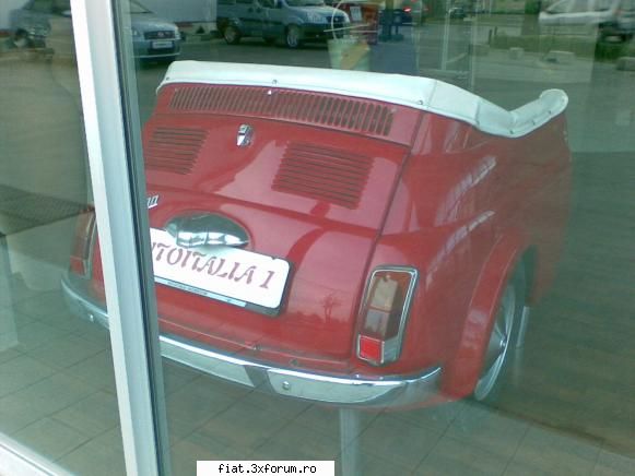 masacru. :finger:   la dealerul fiat de pe iuliu maniu. canapele, ai? fiat 600 in trafic, pe strazi,