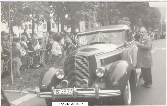 album antebelice romania comunista cadillac 1938, masina acum germania zace intr-un grajd.