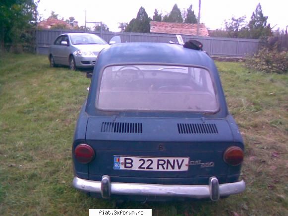 vinde fiat 850 din 1970 pentru pasionatii unui proiect restaurare sau, nu, pentru este intr-o curte