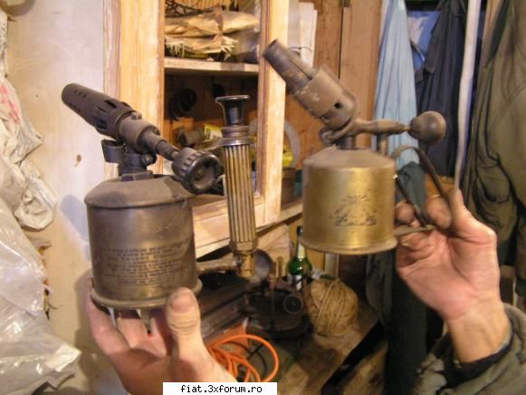obiecte vechi lampi benzina, din perioada cand inca erau pastile gaz pentru aparatele lipit