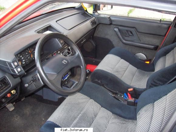 citroen totul alt interior (negru, scaune bombate, geamuri electrice tenta neagra impotriva