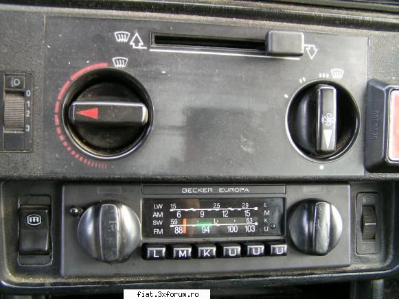 mercedes w123, 230 automatic radio-ul original, proaspat reparat, curatat montat bord.