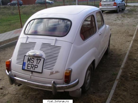 fiat 600d 1966 inca una spus remat ... una din spate, cum uita fratele lui geaman (cealalta masina