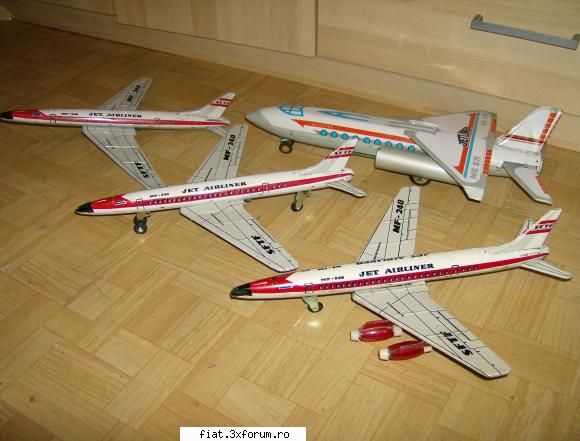 jucarii tabla sau plastic (ro, ddr, ussr, japonia, china) flotila aeriana:3 jet airliner sftf 2401