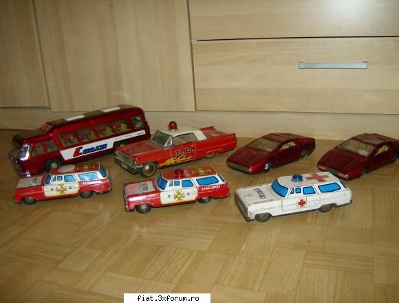 jucarii tabla sau plastic (ro, ddr, ussr, japonia, china) 184 autocarul motor 197 sedanul fire chief