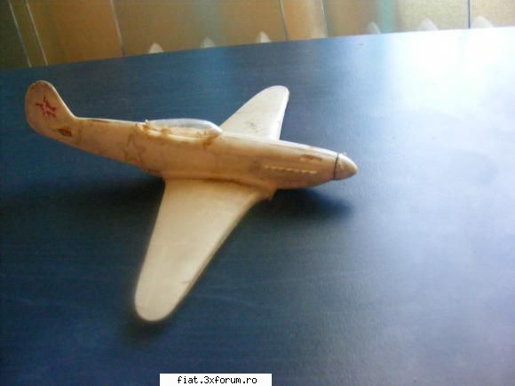 jucarii tabla sau plastic (ro, ddr, ussr, japonia, china) vand avion romanesc din plastic -15 lei