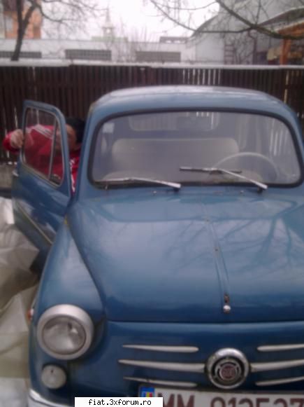 scuze,am pus o poza de 2 ori,alta fiat 600 in trafic, pe strazi, in hangare... si pe unde s-o mai