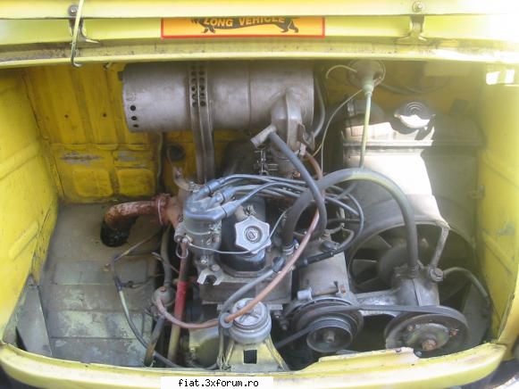 ultima poza fiat 600 in trafic, pe strazi, in hangare... si pe unde s-o mai ivi
