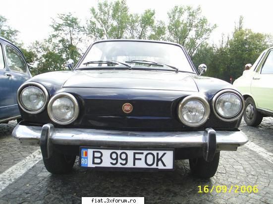 vand fiat 850 coupe sport foarte dragut :-)in poza asta masinuta mea ochelarii care acum sunt