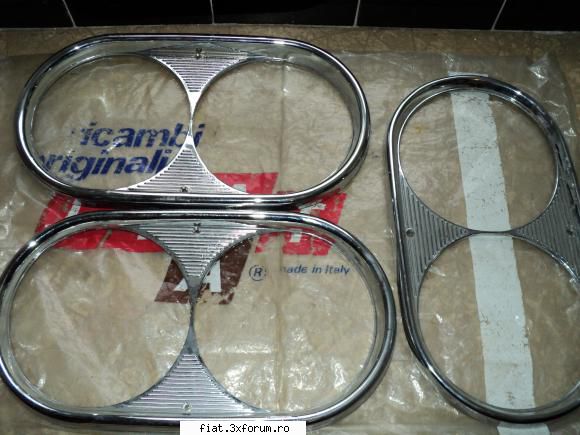 cumpar piese fiat 1300/1500 ochelari faruricele din stanga sunt perechi noi dar sunt din plastic din