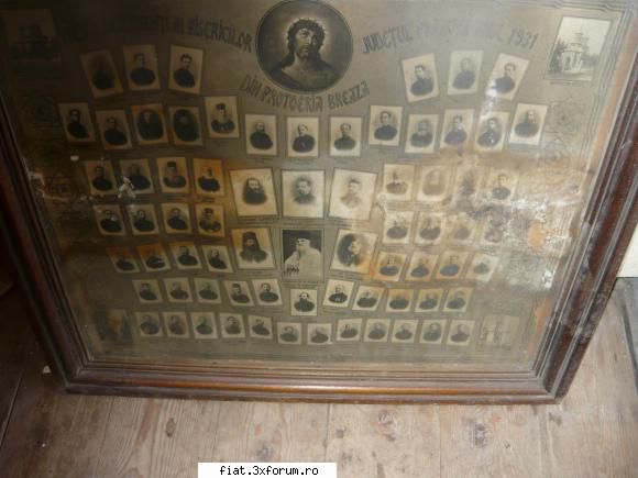 radio incorporat ,fier calcat carbuni din bronz etc tablou preoti din 1931 rama este din stejar lei