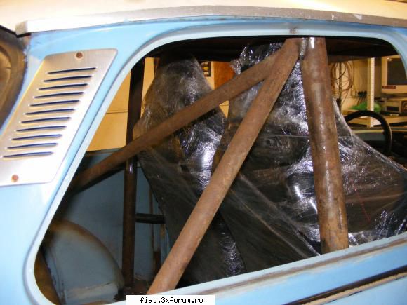 trabant 601 lucrurile decurs destul bine primi 4  zile. roll cage-ul incepe forma din fericire