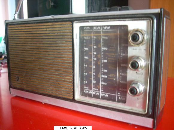 radiouri vand radio philips, anii '68-'73 perfect complet, are ul, fmcapacul baterii este lipit