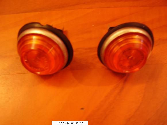 :hi:  laterale de pe aripi ptr  fiat 850