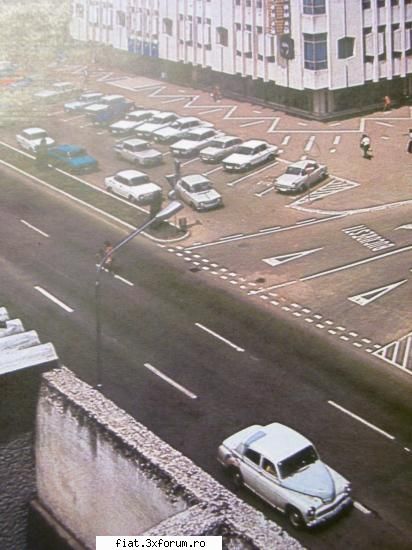 imagini una din pozele mele preferate, trafic anii 70! ruginita warszawa prim plan...