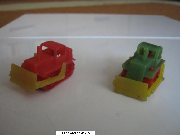 jucarii tabla sau plastic (ro, ddr, ussr, japonia, china) buldozere din ron  ambele
