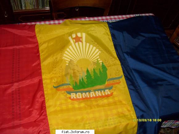 vand steaguri comuniste steag tricolor 136 cm, stare buna, pret: lei taxe. textura matasei albastre