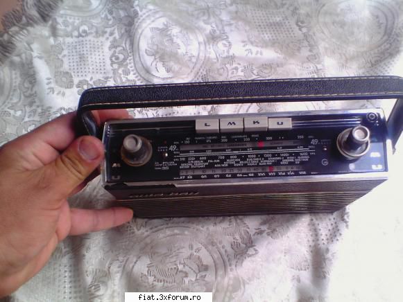 old-radios adaug grundig auto boy radio versatil care poate folosi atat radio portabil cat radio