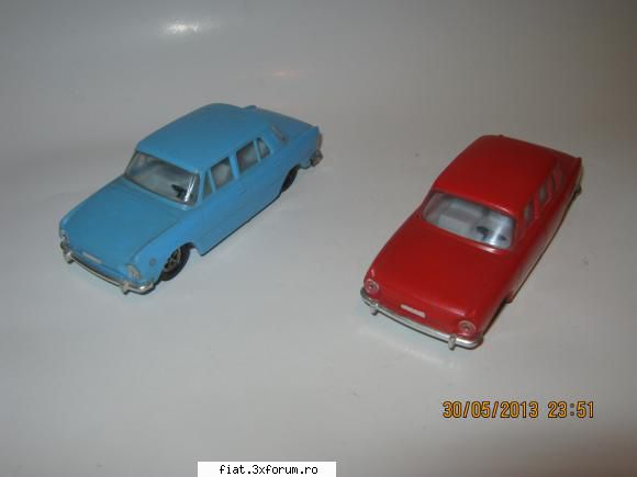 jucarii tabla sau plastic (ro, ddr, ussr, japonia, china) skoda 100 doua bucati dimensiune similara