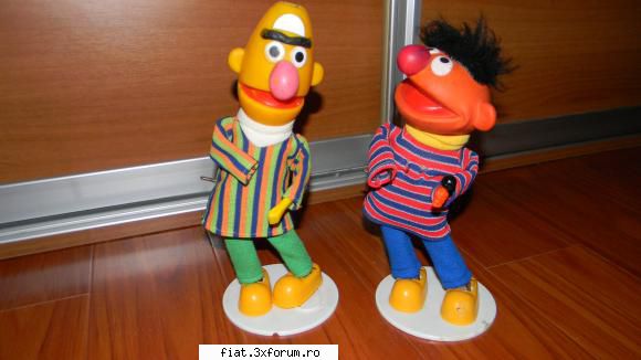 ernie & bert         muppet - inc  1976 jucarii tabla sau plastic (ro, ddr, ussr, japonia, china)