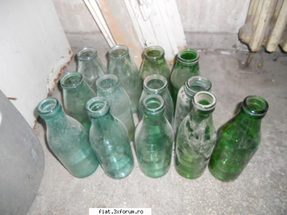 obiecte vechi sticle lapte perioada ceausescu sunt stare buna, sunt sunt 1l.pot forma decor speciale