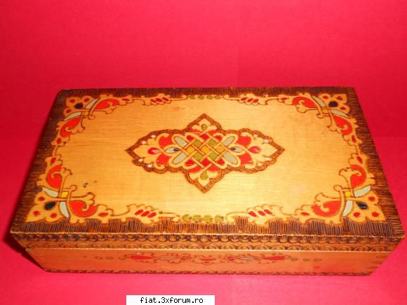 obiecte vechi frumoasa cutie caseta bijuterii din lemn, pictata are lungime 12cm latime- 6cm este
