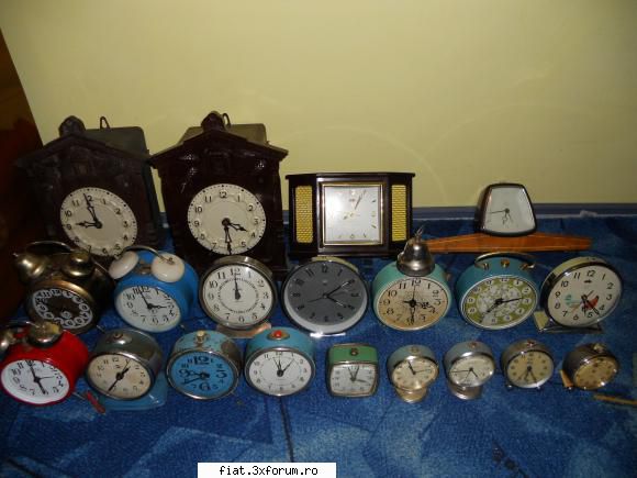 obiecte vechi sunt ceasuri mecanice vechi.
