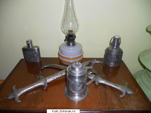 obiecte vechi sunt obiecte din germania, lampa veche.