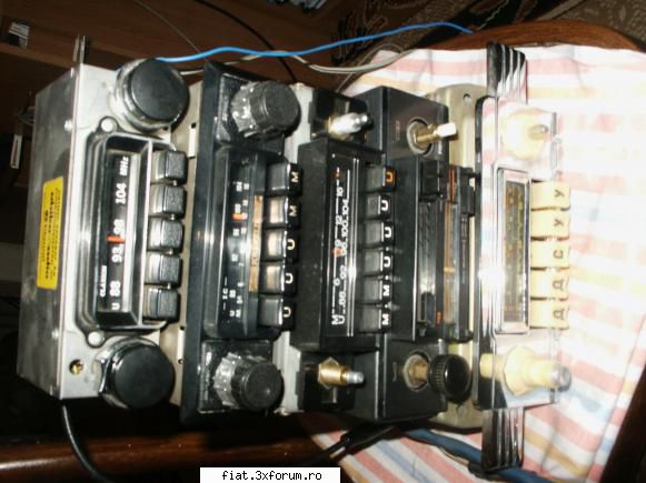 radiouri auto unul lampi volga vand bucati radiouri auto vechi inafara volga lampi care are cutia