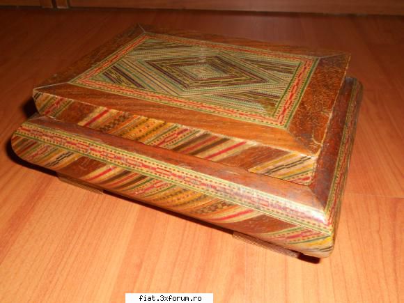 obiecte vechi frumoasa cutie intarsie caseta bijuterii veche din lemn, realizata prin tehnica