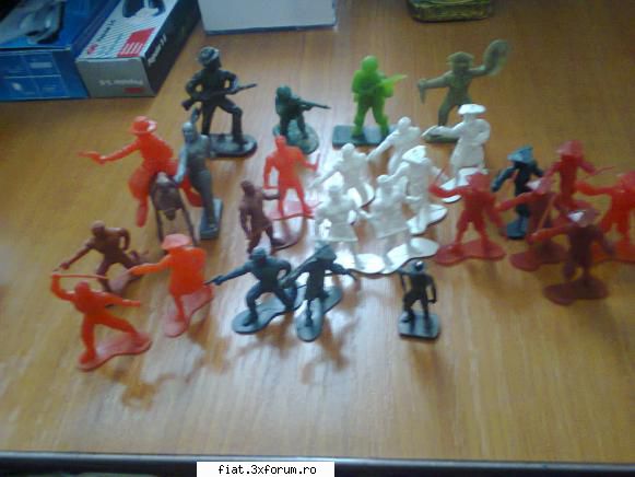 jucarii tabla sau plastic (ro, ddr, ussr, japonia, china) vanzare figurine soldati-  40 ron