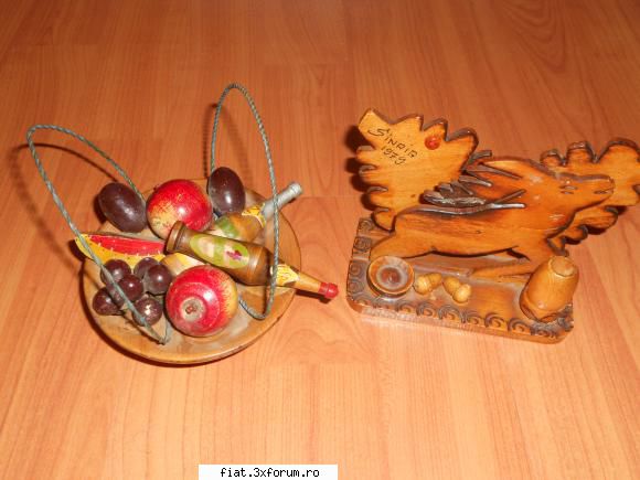 obiecte vechi obiecte artizanele din lemn, vechi.un suport servetele din 1979 ornament sticle