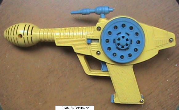 jucarii tabla sau plastic (ro, ddr, ussr, japonia, china) pistol electronic rusesc din plastic, anii