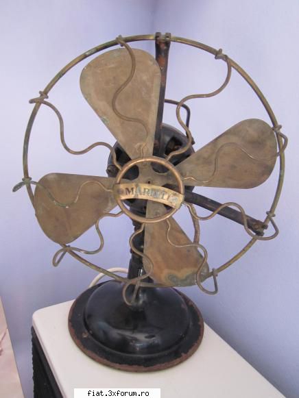 salut !
vand ventilator de epoca marca marelli , din anii 30 , functional . cablul de alimentare a