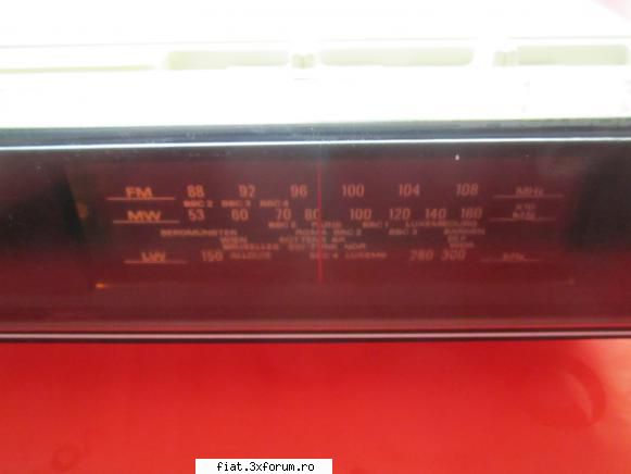 poza vand aparat de radio cu ceas vintage ,  hitachi kc 671h , anii 80