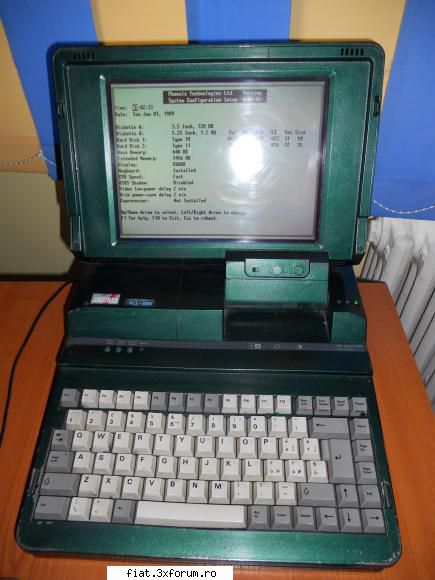 obiecte vechi piesa rezistenta laptop din anul 1989 amstrad alt 286.se poate vinde pentru