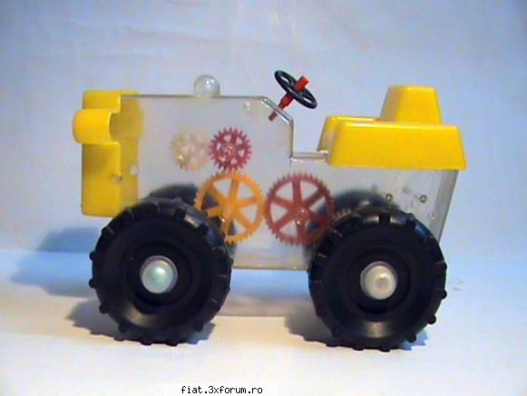 jucarii tabla sau plastic (ro, ddr, ussr, japonia, china) tractor romanesc din plastic, produs anii