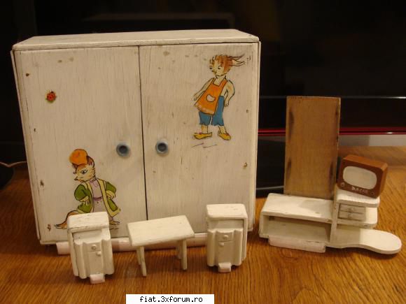 jucarii tabla sau plastic (ro, ddr, ussr, japonia, china) dormitor anii 60: dulap, noptiere, masa,