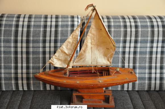 jucarii tabla sau plastic (ro, ddr, ussr, japonia, china) veche mare, manual din lemn.barca este